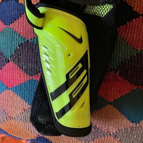 Nike Soccer protegga shield Shinguards BNIB - Picture 5 of 6